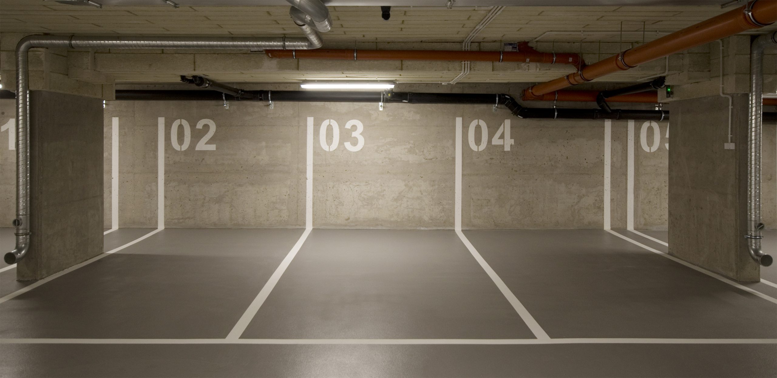 Pyramid-Housing-nowoczesne-budynki-wielorodzinne-parking