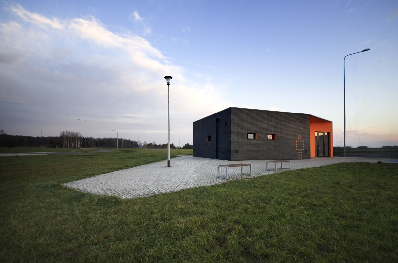 Toilets-on-Highway-projekt-budynkow-uzytkowych-mop-autostrada-