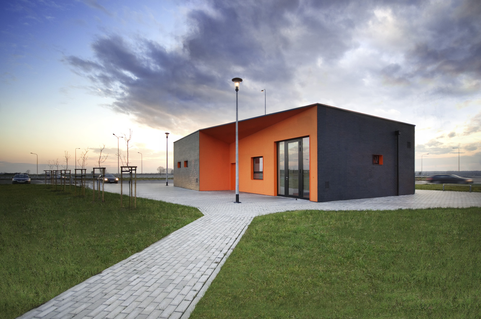 Toilets-on-Highway-projekt-budynkow-uzytkowych-toalety-przy-autostradzie