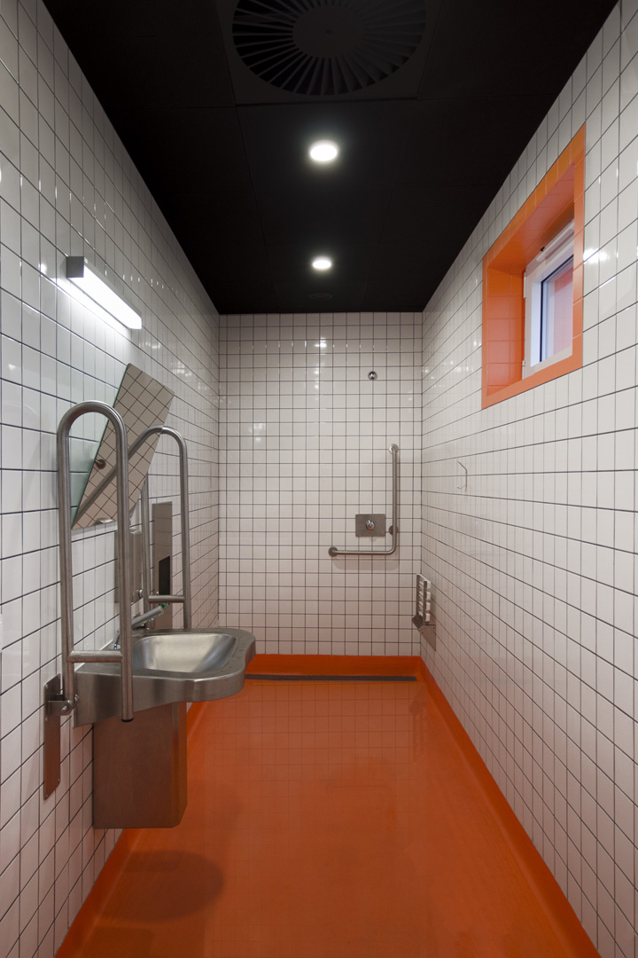 Toilets-on-Highway-projekt-budynkow-uzytkowych-wnetrze-B